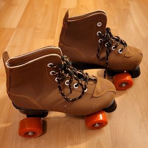 COPY - Brand new roller skates. Women Size 5